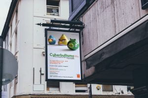 locandina-cyberbullismo-creare-locandina