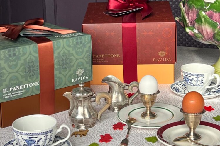 Packaging Ravida – L’eleganza della tradizione siciliana nel design natalizio ravida-mokup-panettoni-packaging (1)